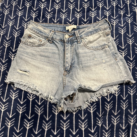 Sky and Sparrow Stretchy Jean shorts - Picture 1 of 3